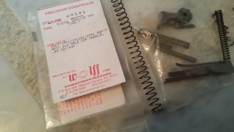 Un compañero me pide que le ponga esta Norinco 45 en venta, 250 eu. Tiene todos los muelles cambiados 00