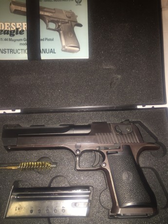 Hola a todos, pongo en venta Pistola Desert Eagle, calibbre .44, en Perfecto estado con dos cargadores, 00