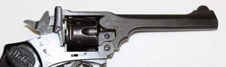 me voy a comprar un revolver webley Mk IV 38/200 war finish, cañón de 5" (creo), esta en un estado 32