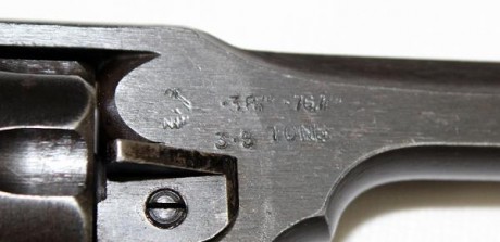 me voy a comprar un revolver webley Mk IV 38/200 war finish, cañón de 5" (creo), esta en un estado 52