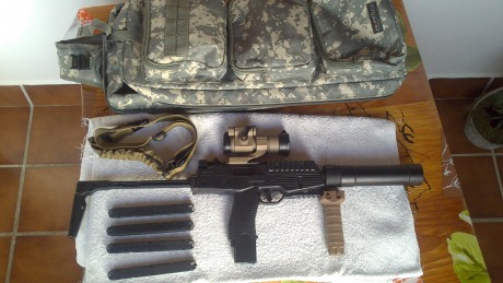 vendo gamo mp9 carabine 4.5 
Punto rojo  tan m2
Grip  frontal 
4 cargadores 
Correa 1 punto
Funda barbarian 00