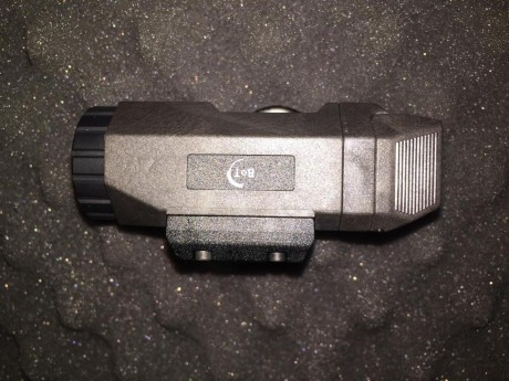 nueva a estrenar , para carril weaver-picantilly. 300 lumens , funciona con una pila cr132. quita y pon 02