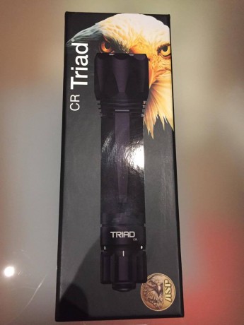 nueva a estrenar , linterna de mano tactica , marca ASP modelo cr triad , resistente al agua , 320 lumens 02