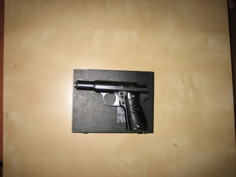 Hola. Se vende Astra 3000 en uso y en libro de coleccionista. Calibre 9mmC. del año 1946, todos los números 02