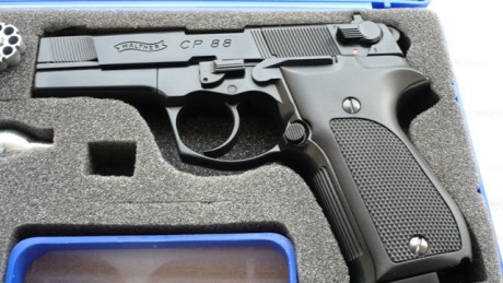 Bueno, por yo tener ahora otra pistola, pongo en venta el CP88 en su maleta rigida, con los 5 cargadores 20