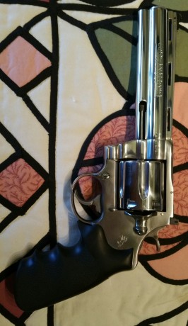 Hola compañeros.
Por motivos de dejar la afición del tiro,vendo todas mis pistolas.
En este caso es un 112