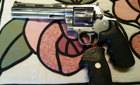 Hola compañeros.
Por motivos de dejar la afición del tiro,vendo todas mis pistolas.
En este caso es un 111