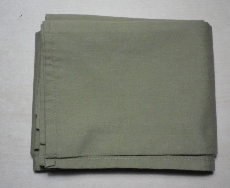 Vendo pañuelo de cuello caqui del ejercito de tierra de 1975. Muy buen conservado.
Envío incluido en el 00