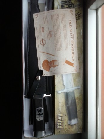 No se meter fotos, puedo poner un link, es original con certificicado de autenticidad,

https://www.milanuncios.com/armas-de-coleccion/cuchillo-gil-hibben-united-cutlery-175807927.htm

interesados 100