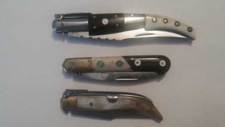 Vendo estas tres piezas de mi colección:
JJ Martinez arabe de carraca con cachas combinadas bufalo/ciervo
JJ 01