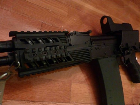 Hola a todos,

Pongo a la venta un verdadero capricho.  Se trata de una escopeta Saiga AK en calibre 410 01