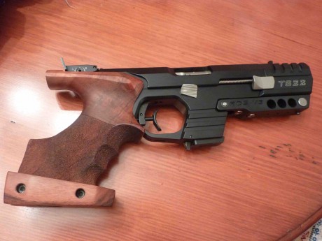 Hola a todos,

Pongo a la venta esta pistola de precisión TESRO TS22-3 en calibre 22LR con apenas disparos 100