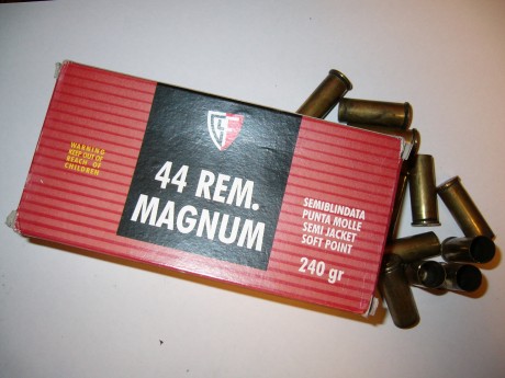 Pues eso que estoy haciendo sitio y cambiaría las siguientes vainas :

S&W 32
320 Und CBC y 134 GFL 00
