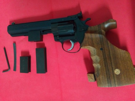 Precioso y muy preciso revolver de competición, absolutamente impecable, comprado por capricho pero sin 31