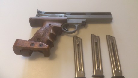 Hola.

  Pongo a la venta esta pistola, Smith&Wesson Model 22S-1, Cal 22l.Está en perfecto estado 02