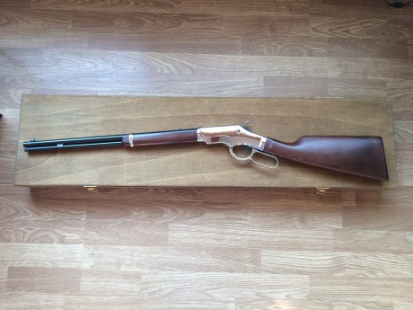 Carabina calibre . 22LR de palanca, marca Uberti Silverboy. Réplica de Winchester 1873 y guiada en AE. 02