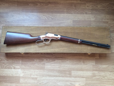 Carabina calibre . 22LR de palanca, marca Uberti Silverboy. Réplica de Winchester 1873 y guiada en AE. 01