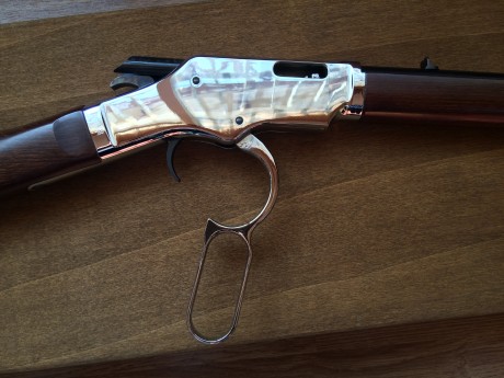 Carabina calibre . 22LR de palanca, marca Uberti Silverboy. Réplica de Winchester 1873 y guiada en AE. 00