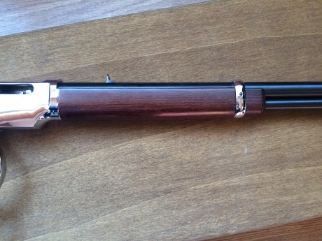 Carabina calibre . 22LR de palanca, marca Uberti Silverboy. Réplica de Winchester 1873 y guiada en AE. 12