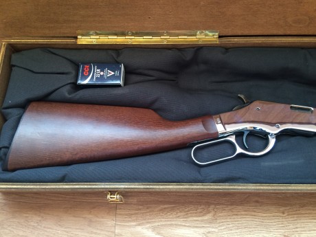 Carabina calibre . 22LR de palanca, marca Uberti Silverboy. Réplica de Winchester 1873 y guiada en AE. 21