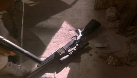 Compañeros,

En vista de las ganas de algunos (Elcafe, Wilcow, Vrakk, etc) por adivinar armas de películas 90