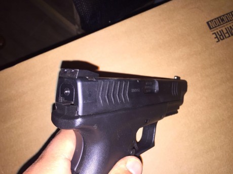 Muy buenas , un amigo vende su pistola Springfield modelo XD, con maletín, lomos intercambiables, dos 00