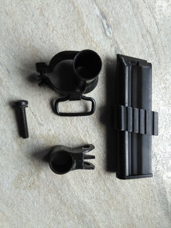 Se vende piezas de una carabina ERMA M1 cal. 22. Lo que se ve en las fotos (Palanca de montar NO).
No 01