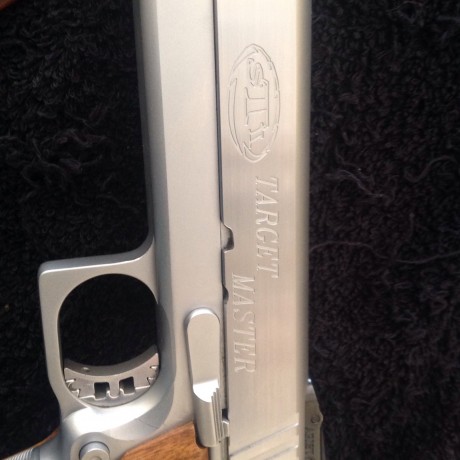 Hola a todos, con mucha tristeza pongo a la venta mi STI target master INOX de 6"adquirida hace un 00