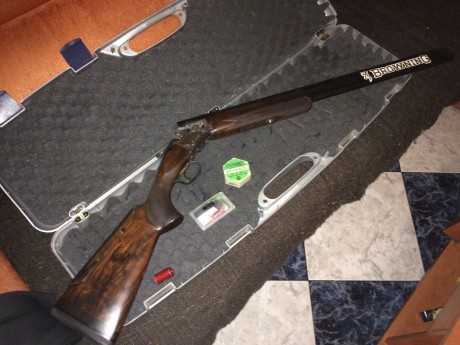 Se vende escopeta superpuesta Browning Ultra XT en muy estado. Cañones de 76 cms, 2 y 1 estrellas fijas. 02