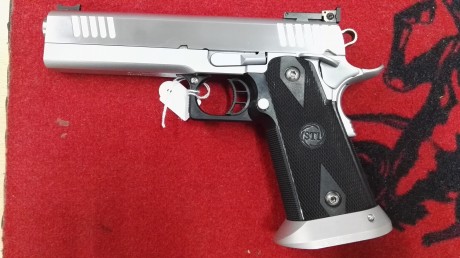 Buenas, un compañero me ha pedido que ponga a la venta su HPS con armazón STI 2011 cromada y de 9mm.

La 01
