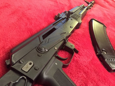 Buenas, he decidido poner en venta esta pequeña joyita que tengo cogiendo polvo. Se trata de un AK-103 01