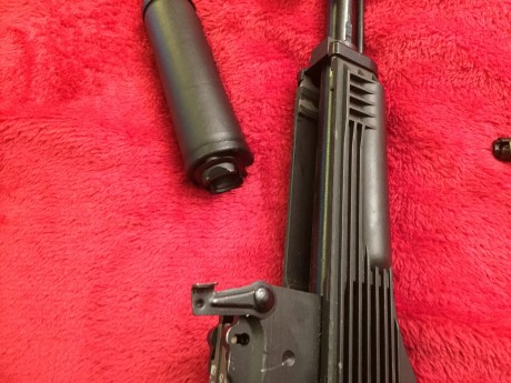 Buenas, he decidido poner en venta esta pequeña joyita que tengo cogiendo polvo. Se trata de un AK-103 20