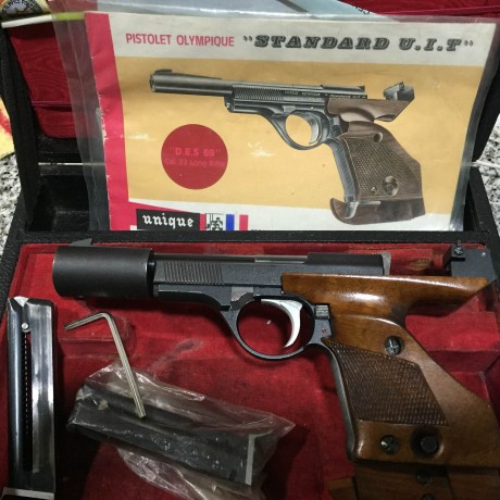 Se vende magnífica pistola UNIQUE modelo DES 69, de calibre 22 y guiada en F. La pistola dispara de maravilla, 01