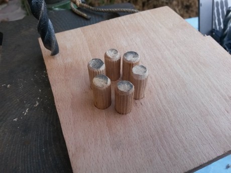 Desmontando las chimeneas de un Cattleman de avancarga .44, observo que de las tres que he podido desmontar 71