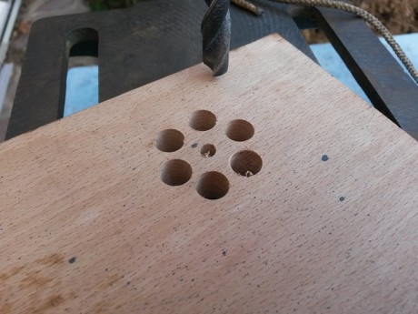 Desmontando las chimeneas de un Cattleman de avancarga .44, observo que de las tres que he podido desmontar 70