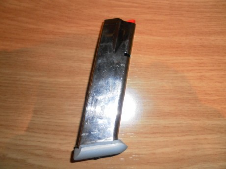 vendo este cargador de tangfoglio para modelos limited y gold match en 9mm y capacidad para 17 cartuchos 01