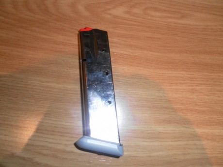 vendo este cargador de tangfoglio para modelos limited y gold match en 9mm y capacidad para 17 cartuchos 00