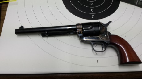 Vendo revolver uberti  .45 lc como nuevo solo a tirado media caja de cartuchos de pólvora sin humo 
Es 00