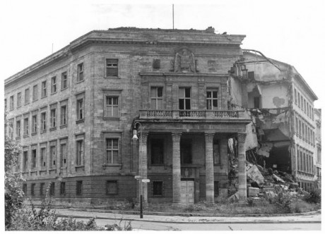 Hola, así a quedado la embajada de España en Berlín después de que le aplicaran la memoria histérica. 00