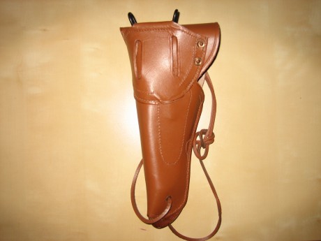 Hola. Vendo funda de cuero para pistolas Colt 1911 o similares. 50€.  Precio con portes incluidos a la 00