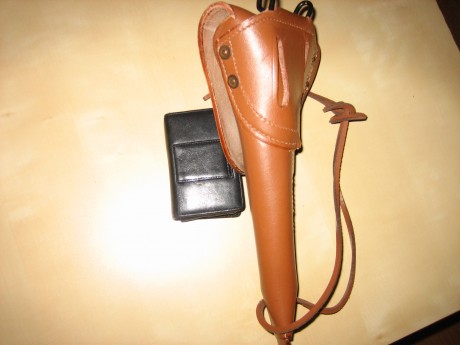 Hola. Vendo funda de cuero para pistolas Colt 1911 o similares. 50€.  Precio con portes incluidos a la 10