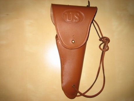 Hola.  Funda de cuero 50€  para 1911 o similares portes incluidos. Mas información en el tema Militaria 02