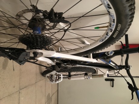 Vendo Moondraker Tracker R ESPECTACULAR casi a estrenar con solo 118 km efectuados con ella. Se vende 12