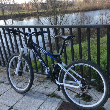Vendo Moondraker Tracker R ESPECTACULAR casi a estrenar con solo 118 km efectuados con ella. Se vende 50