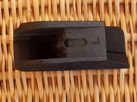 Pues eso, vendo estas cachas originales de WALTHER SSP talla L, están sin tocar tal y como se puede apreciar 02