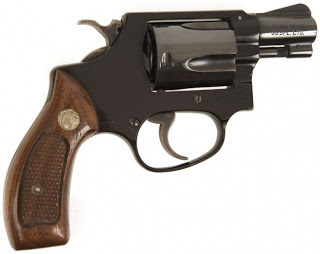Hola,
             Vendo revólver Smith & Wesson Cal. 38 . Modelo Chief Special modelo 36. En magnífico 01