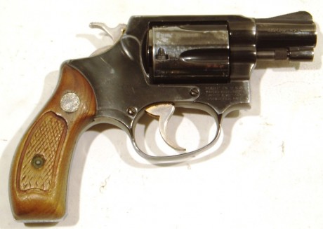 Hola,
             Vendo revólver Smith & Wesson Cal. 38 . Modelo Chief Special modelo 36. En magnífico 00