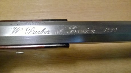 Hola amigos:
Una amiga del tiro, vende una pistola W. Parker of London 1810 (Era de su marido fallecido), 01