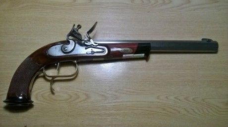 Hola amigos:
Una amiga del tiro, vende una pistola W. Parker of London 1810 (Era de su marido fallecido), 00