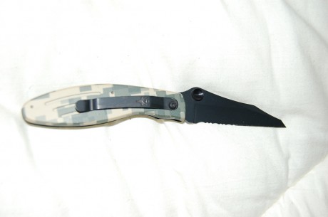 Vendo navaja Muela camo digital sin uso, con caja. Viene de exposición, tal cual se ve en las fotos. No 01